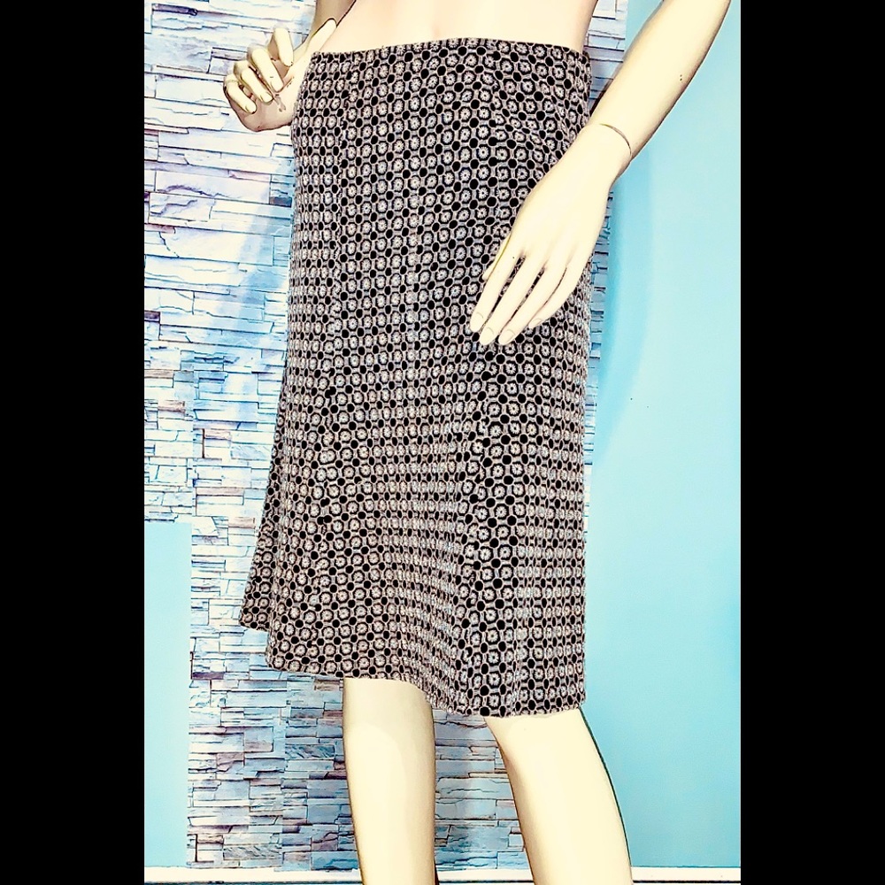 NINE WEST• Eyelet Embroidered Midi Skirt/ size (0)